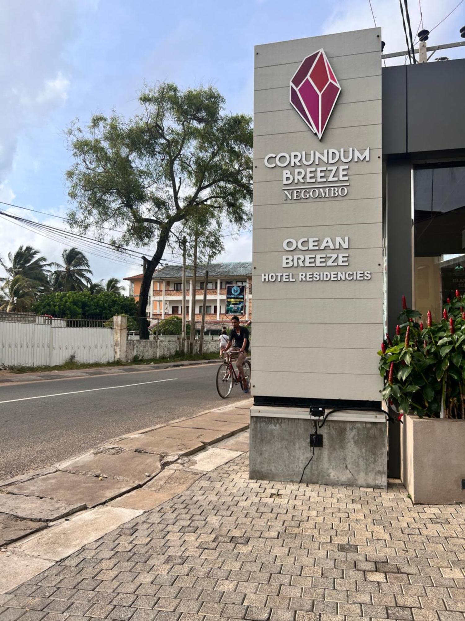 Ocean Breeze Negombo- Tidesend Luxury Beach Apartments Esterno foto