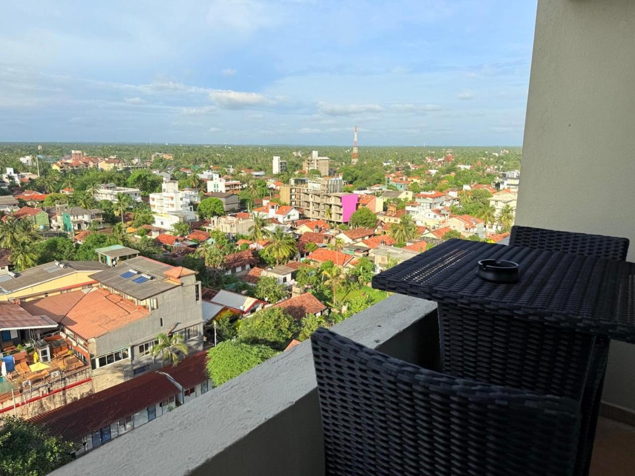 Ocean Breeze Negombo- Tidesend Luxury Beach Apartments Esterno foto