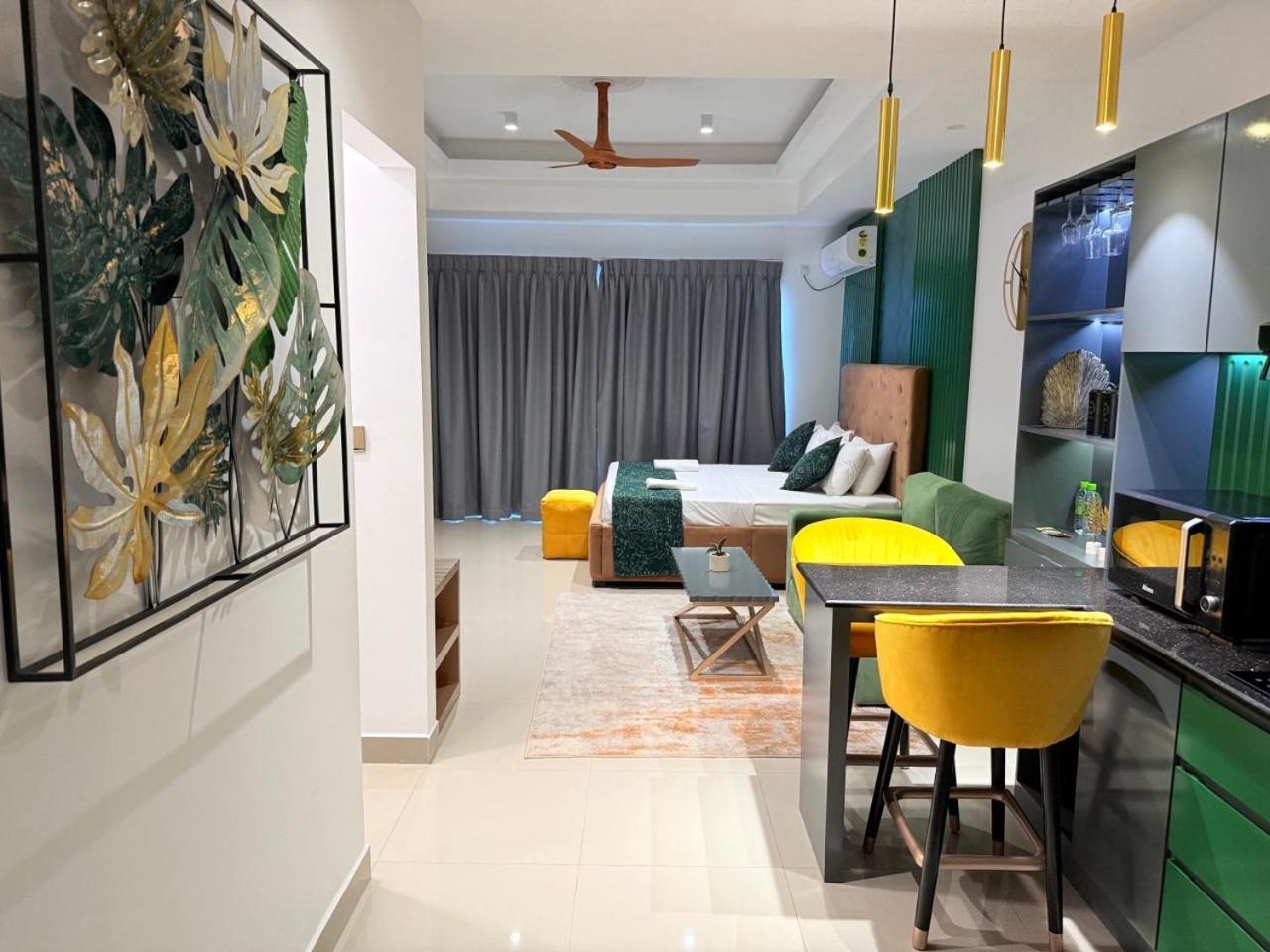 Ocean Breeze Negombo- Tidesend Luxury Beach Apartments Esterno foto