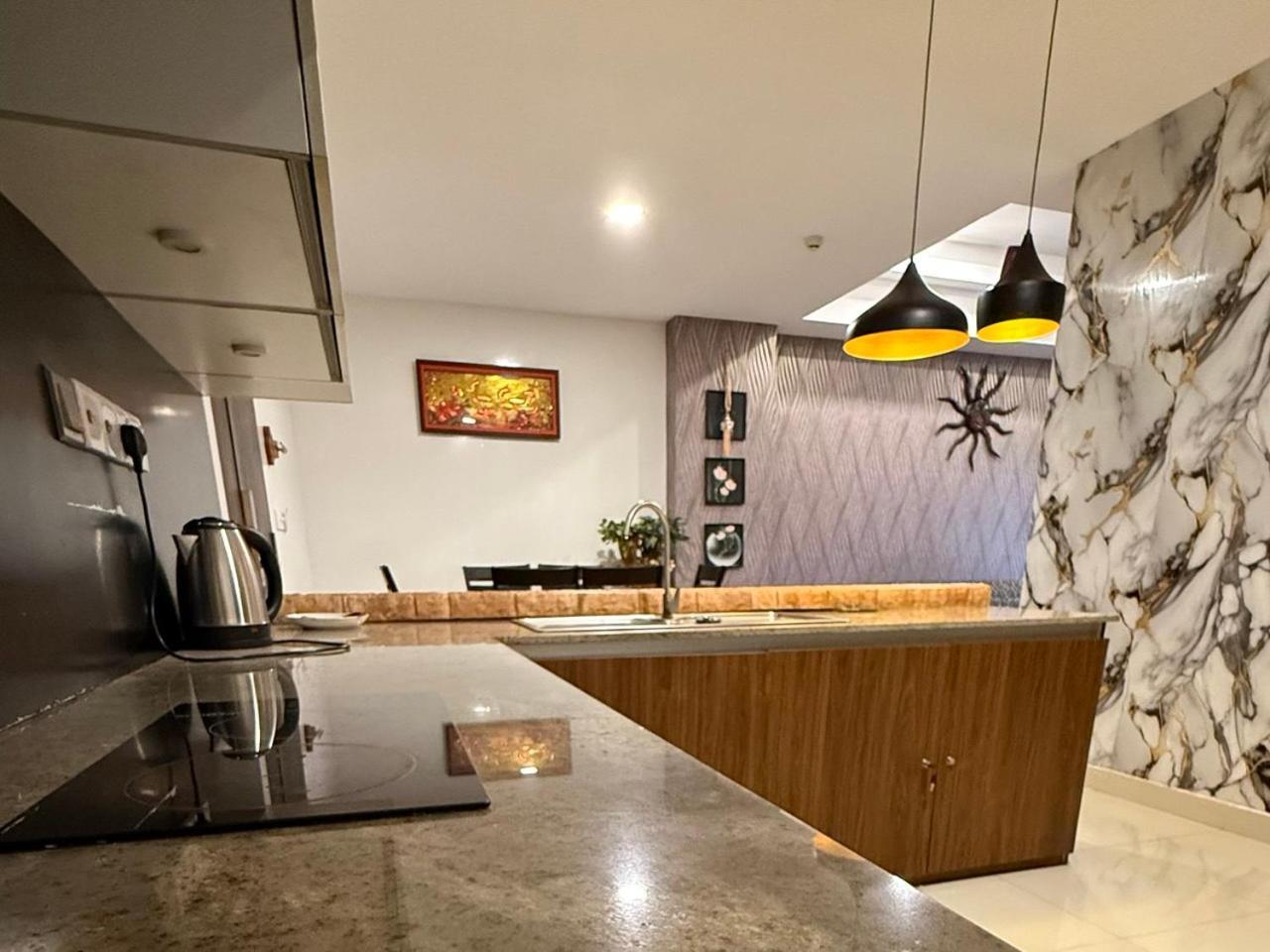 Ocean Breeze Negombo- Tidesend Luxury Beach Apartments Esterno foto