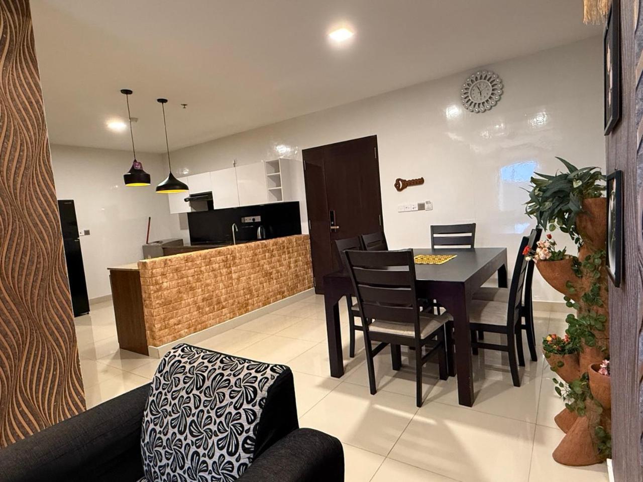 Ocean Breeze Negombo- Tidesend Luxury Beach Apartments Esterno foto