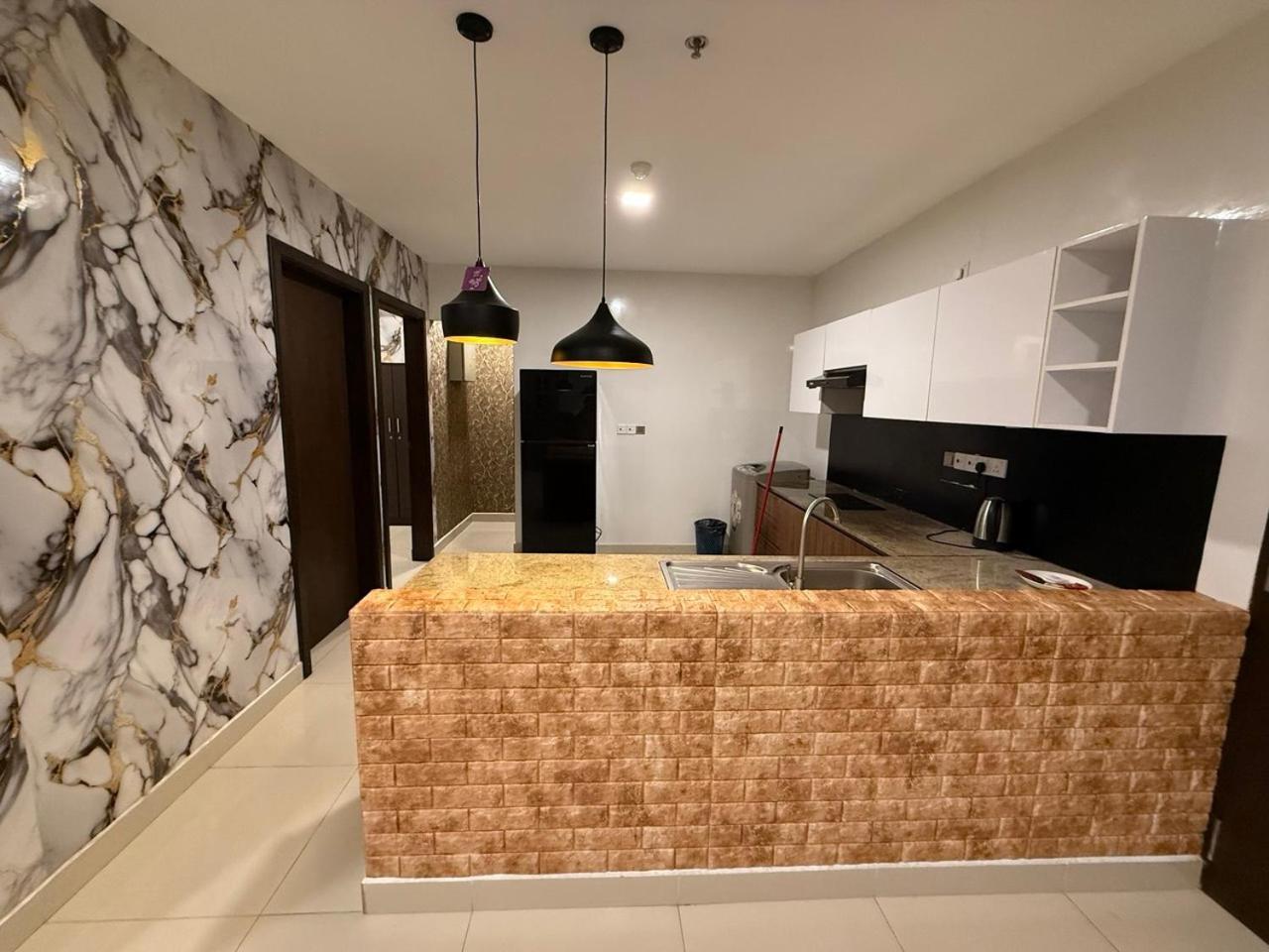 Ocean Breeze Negombo- Tidesend Luxury Beach Apartments Esterno foto