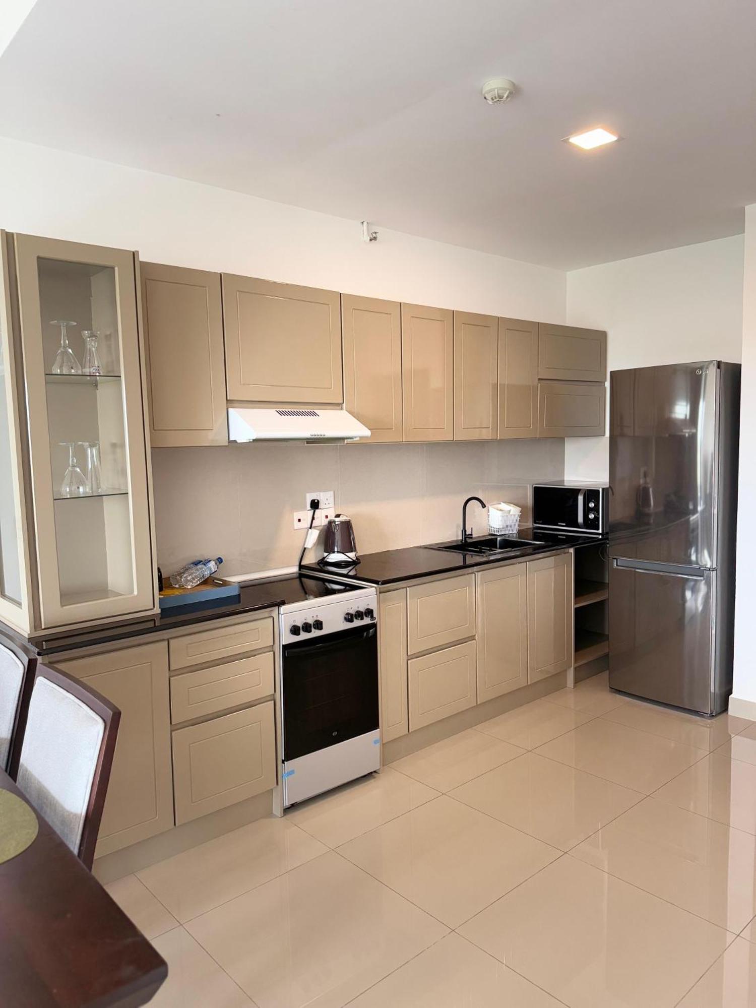 Ocean Breeze Negombo- Tidesend Luxury Beach Apartments Esterno foto