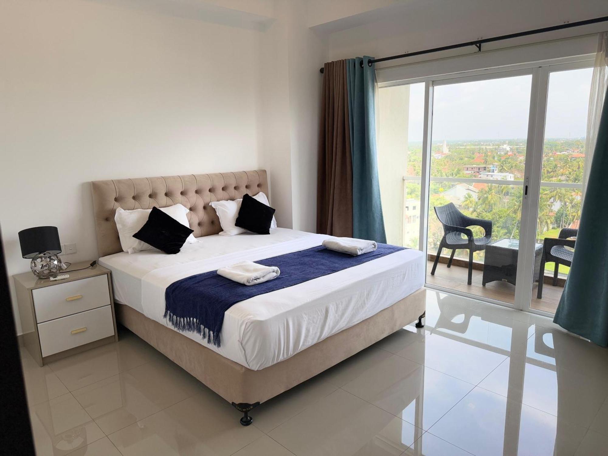 Ocean Breeze Negombo- Tidesend Luxury Beach Apartments Esterno foto