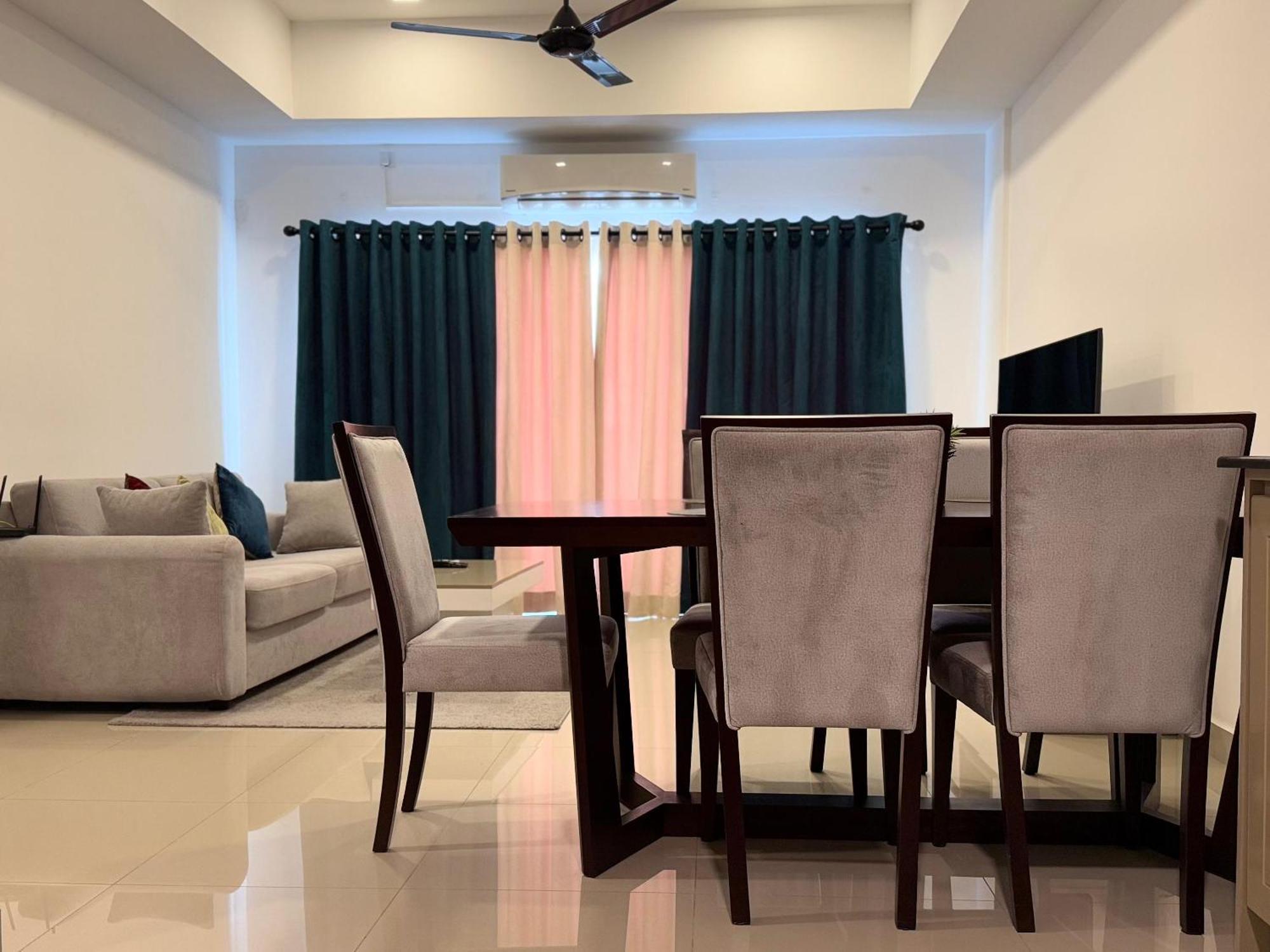 Ocean Breeze Negombo- Tidesend Luxury Beach Apartments Esterno foto