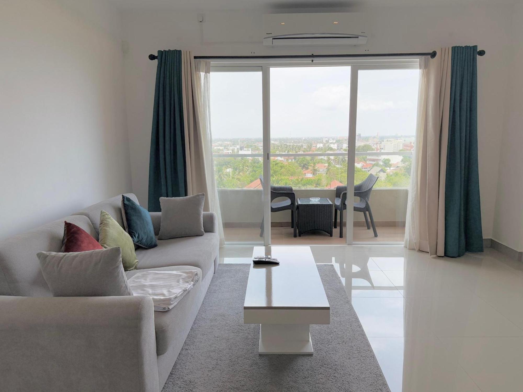 Ocean Breeze Negombo- Tidesend Luxury Beach Apartments Esterno foto