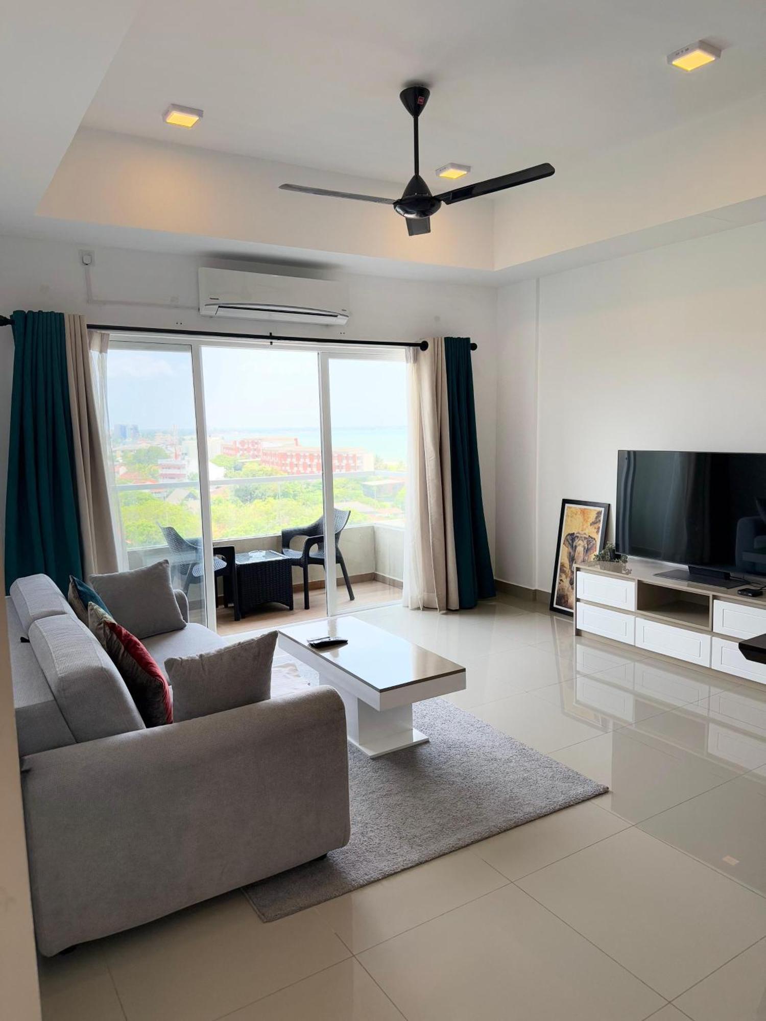Ocean Breeze Negombo- Tidesend Luxury Beach Apartments Esterno foto