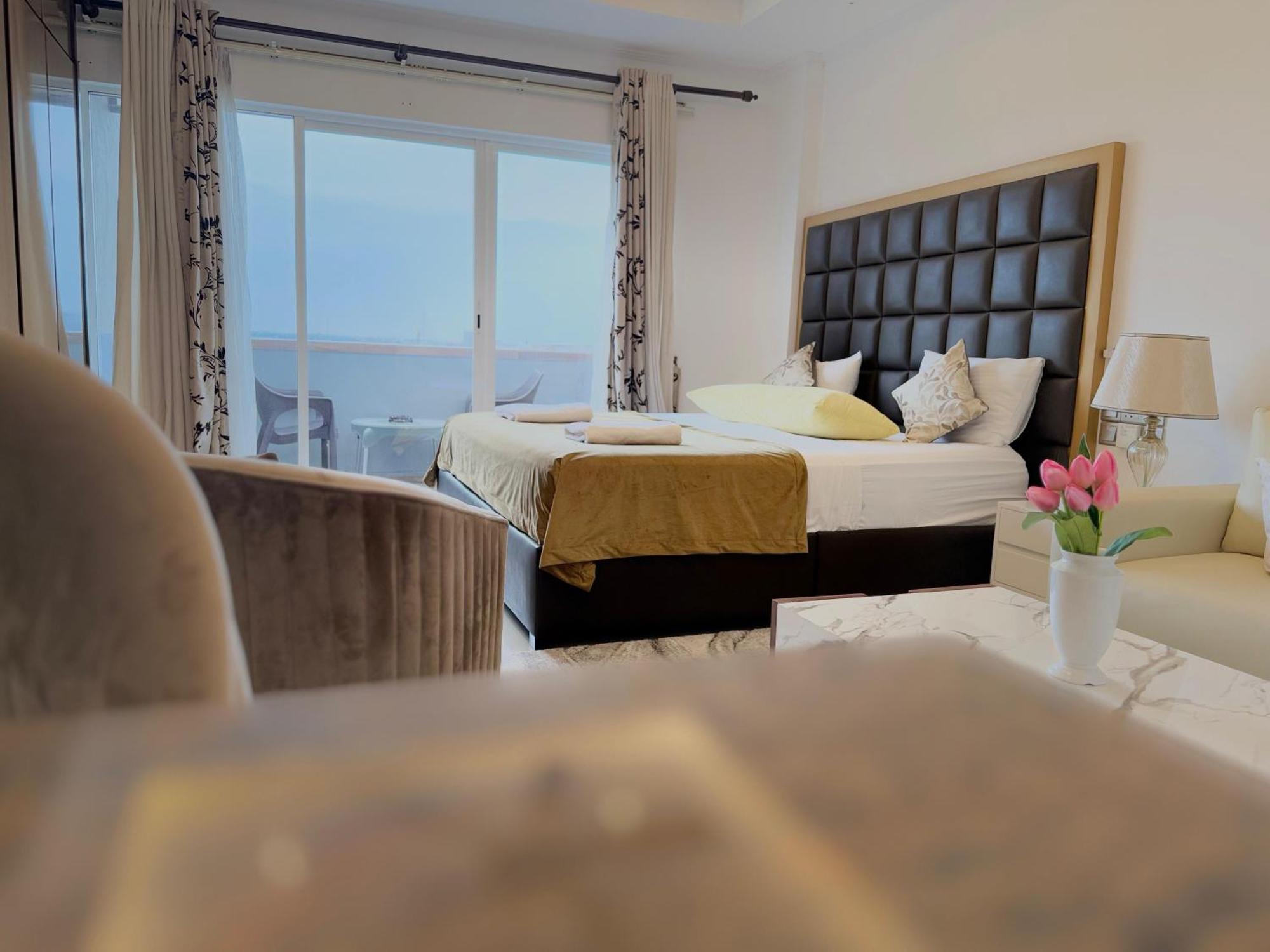 Ocean Breeze Negombo- Tidesend Luxury Beach Apartments Esterno foto