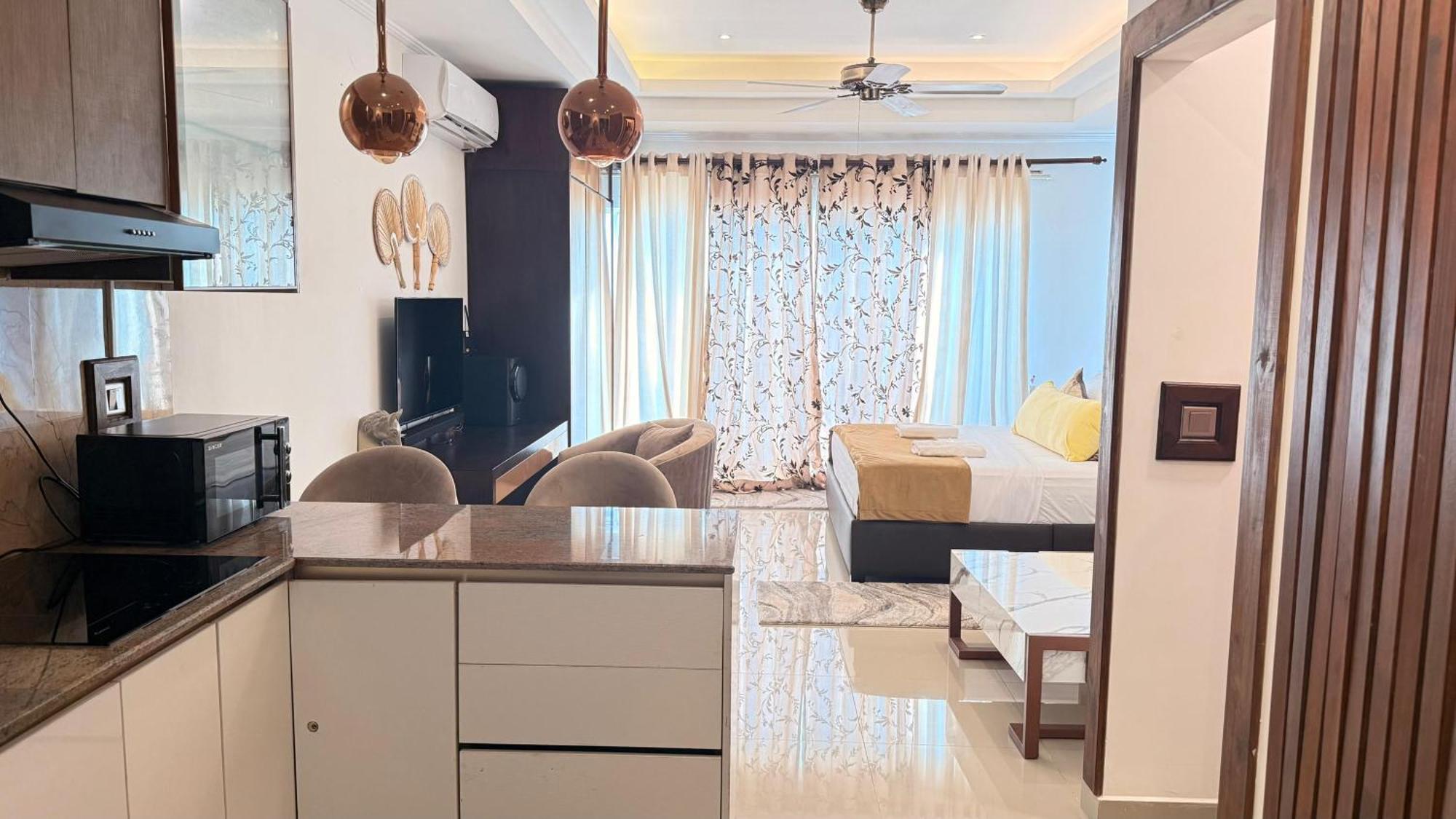 Ocean Breeze Negombo- Tidesend Luxury Beach Apartments Esterno foto