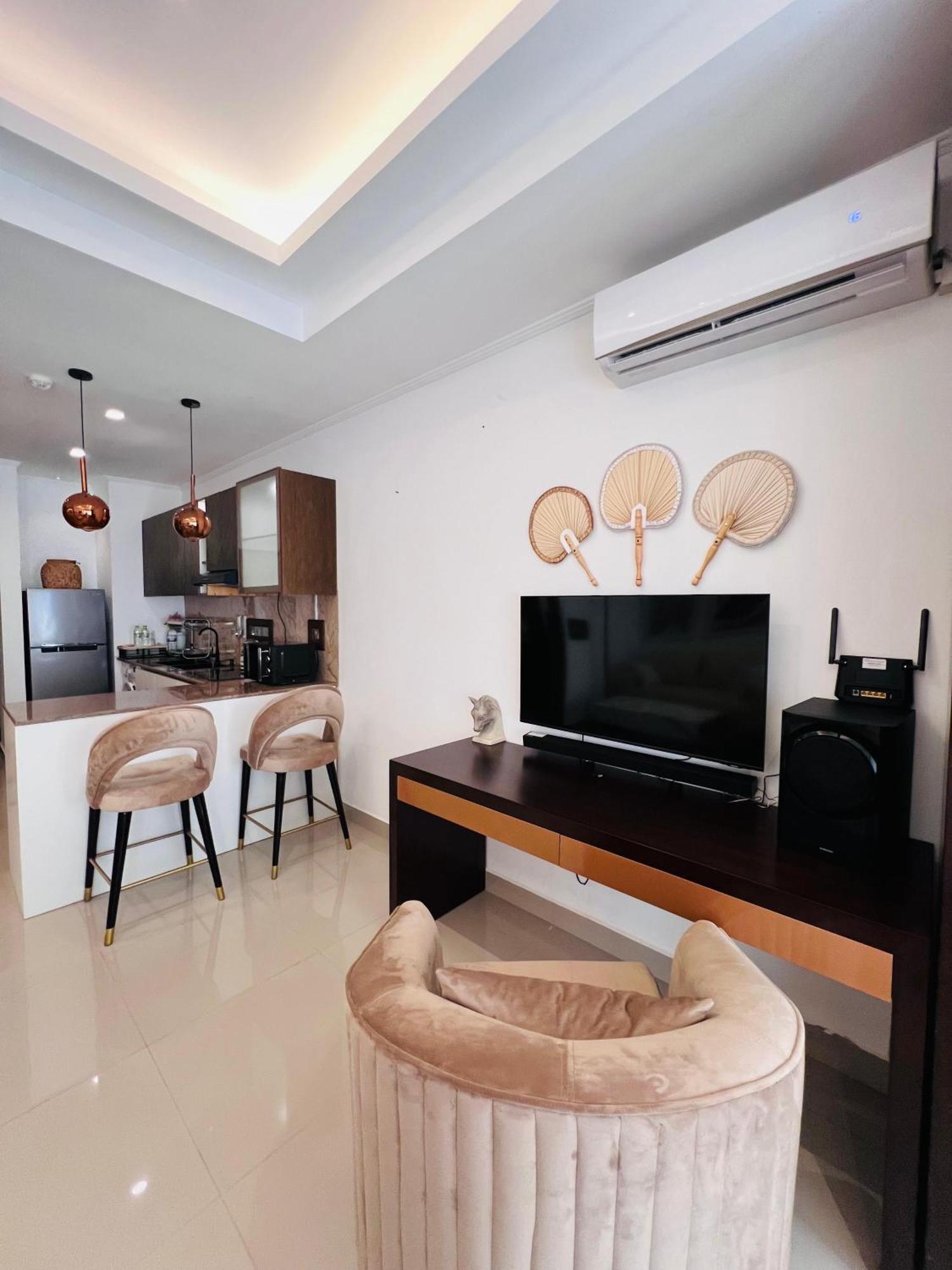 Ocean Breeze Negombo- Tidesend Luxury Beach Apartments Esterno foto