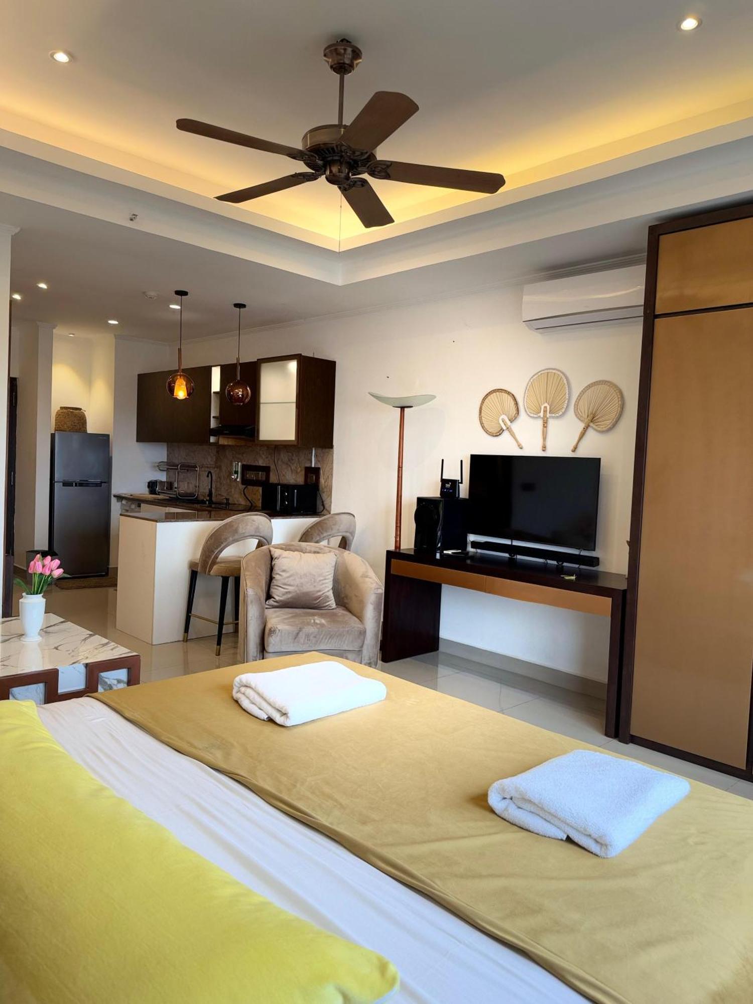 Ocean Breeze Negombo- Tidesend Luxury Beach Apartments Esterno foto