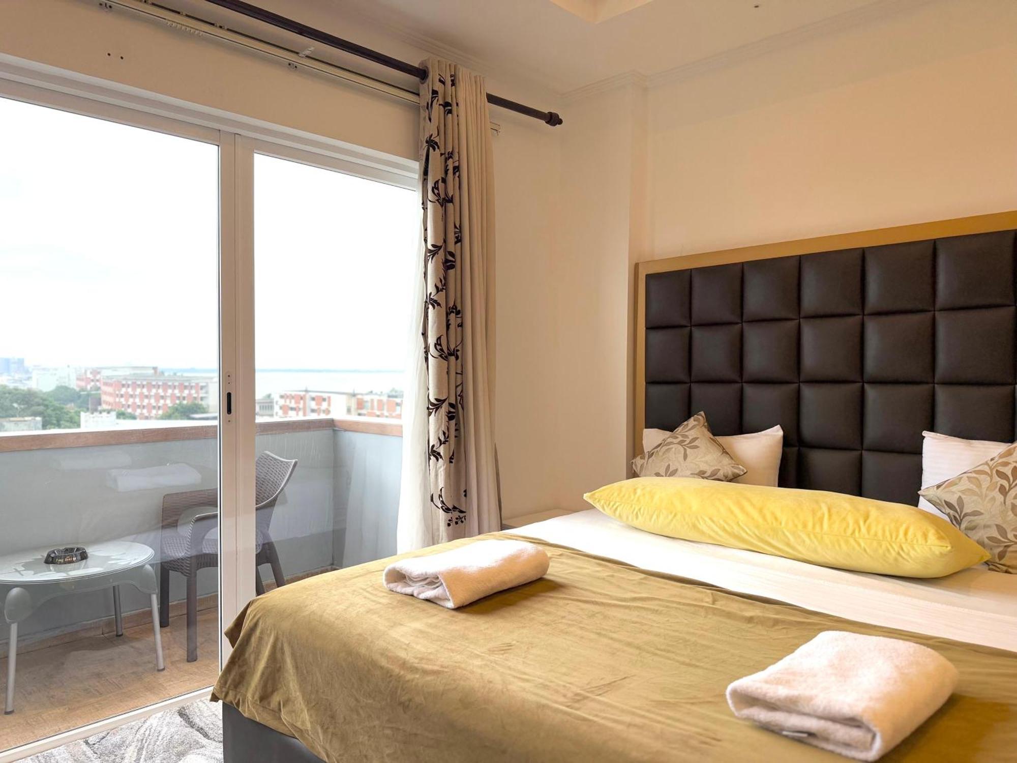 Ocean Breeze Negombo- Tidesend Luxury Beach Apartments Esterno foto