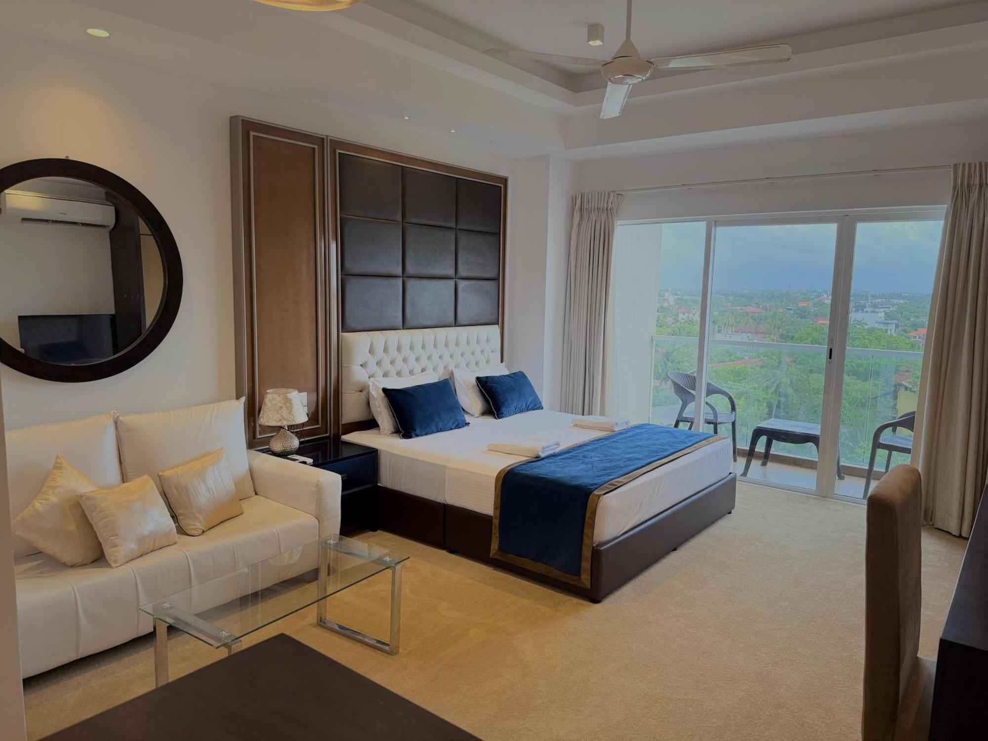 Ocean Breeze Negombo- Tidesend Luxury Beach Apartments Esterno foto