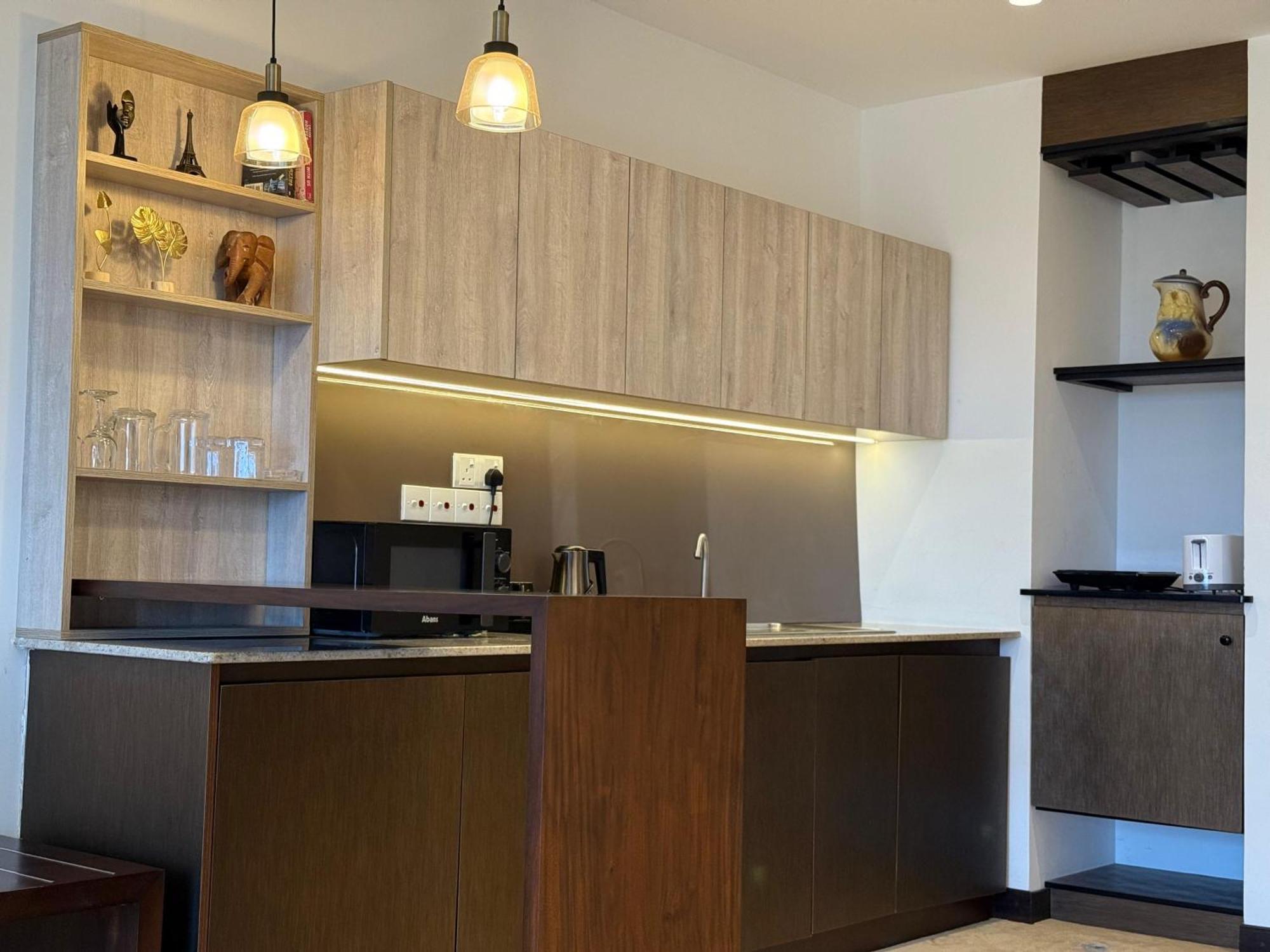 Ocean Breeze Negombo- Tidesend Luxury Beach Apartments Esterno foto