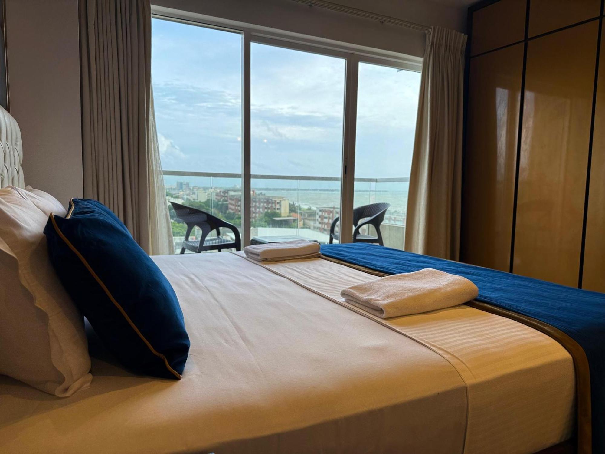 Ocean Breeze Negombo- Tidesend Luxury Beach Apartments Esterno foto